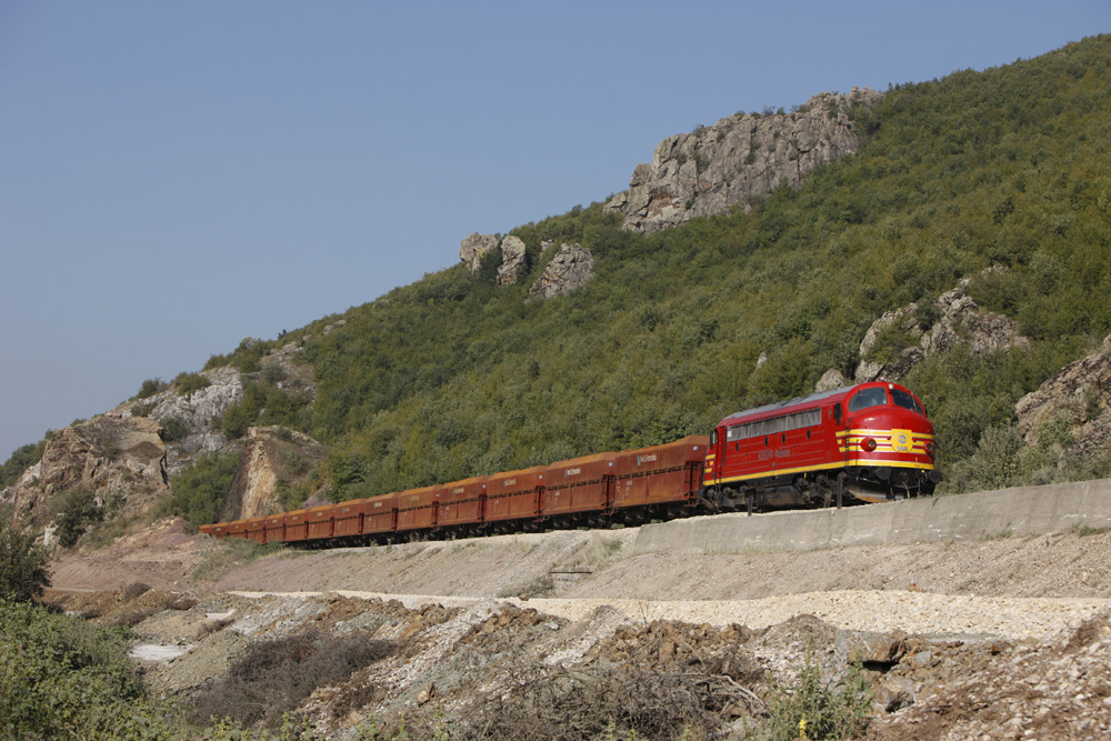 Kosovo Railways 008 + empty nickel ore train from Drenas to Magura at V. Belacevac on 26 August 2009